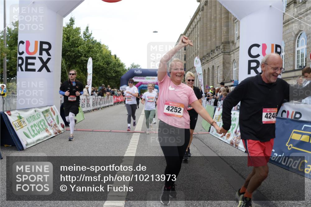 06.09.2026 - CURREX Alsterlauf Yannick Fuchs http://msf.ph/oto/10213973 06.09.2026 10:10:09 Ziel 2057, 2607, 2634, 3213, 3277, 3283, 4195, 4246, 4248, 4252, 4507, 4710, 6338, 6354, 8072, 8115, 8149, 8241 meine-sportfotos.de