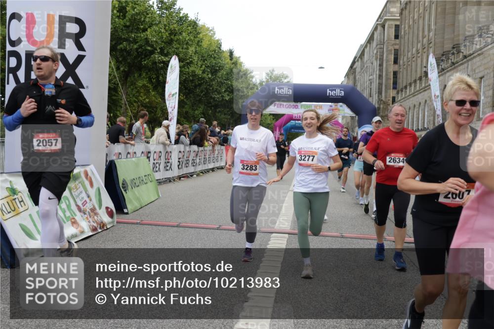 06.09.2026 - CURREX Alsterlauf Yannick Fuchs http://msf.ph/oto/10213983 06.09.2026 10:10:10 Ziel 2057, 2607, 2634, 2747, 3277, 3283, 4195, 4246, 4248, 4252, 4507, 4710, 5008, 6338, 6354, 8072, 8115, 8149, 8241 meine-sportfotos.de