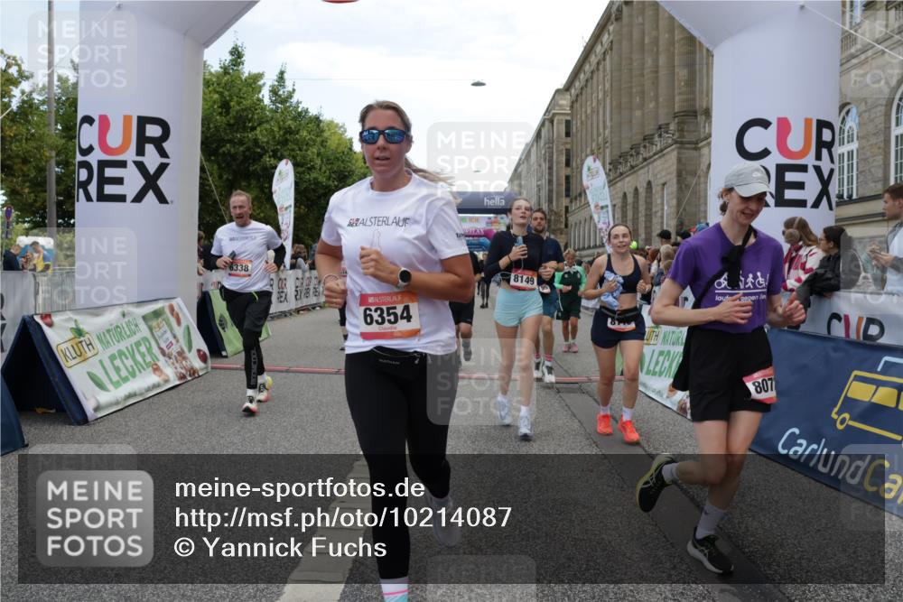 06.09.2026 - CURREX Alsterlauf Yannick Fuchs http://msf.ph/oto/10214087 06.09.2026 10:10:12 Ziel 2057, 2607, 2634, 2747, 3277, 3283, 4195, 4246, 4248, 4252, 4710, 5008, 6338, 6354, 8072, 8115, 8149, 8241 meine-sportfotos.de