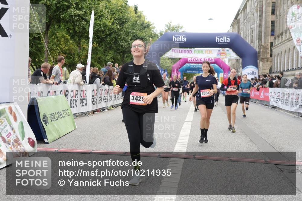 06.09.2026 - CURREX Alsterlauf Yannick Fuchs http://msf.ph/oto/10214935 06.09.2026 10:10:35 Ziel 2509, 2670, 2674, 3077, 3127, 3278, 3426, 4066, 4144, 4239, 4694, 5356, 6220, 6351 meine-sportfotos.de
