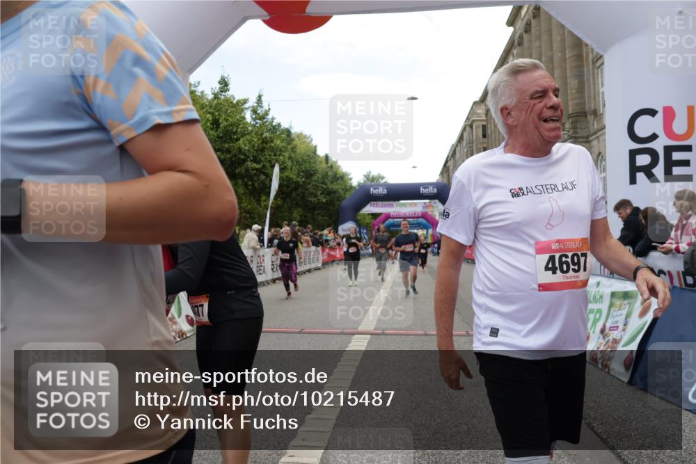06.09.2026 - CURREX Alsterlauf Yannick Fuchs http://msf.ph/oto/10215487 06.09.2026 10:10:48 Ziel 2058, 2365, 2589, 2734, 3345, 3348, 3649, 3840, 3930, 4077, 4167, 4211, 4238, 4697, 4959, 6434 meine-sportfotos.de