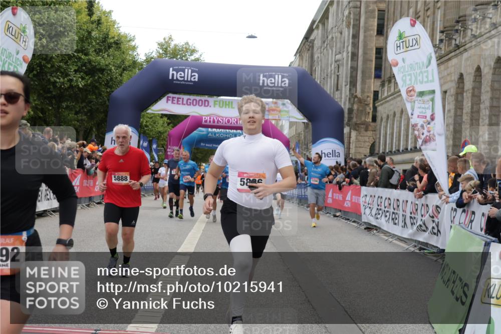 06.09.2026 - CURREX Alsterlauf Yannick Fuchs http://msf.ph/oto/10215941 06.09.2026 10:11:03 Ziel 2312, 2417, 2552, 2566, 2732, 2982, 3171, 3685, 3687, 3988, 3995, 5555, 5826, 5888, 5898, 8292 meine-sportfotos.de