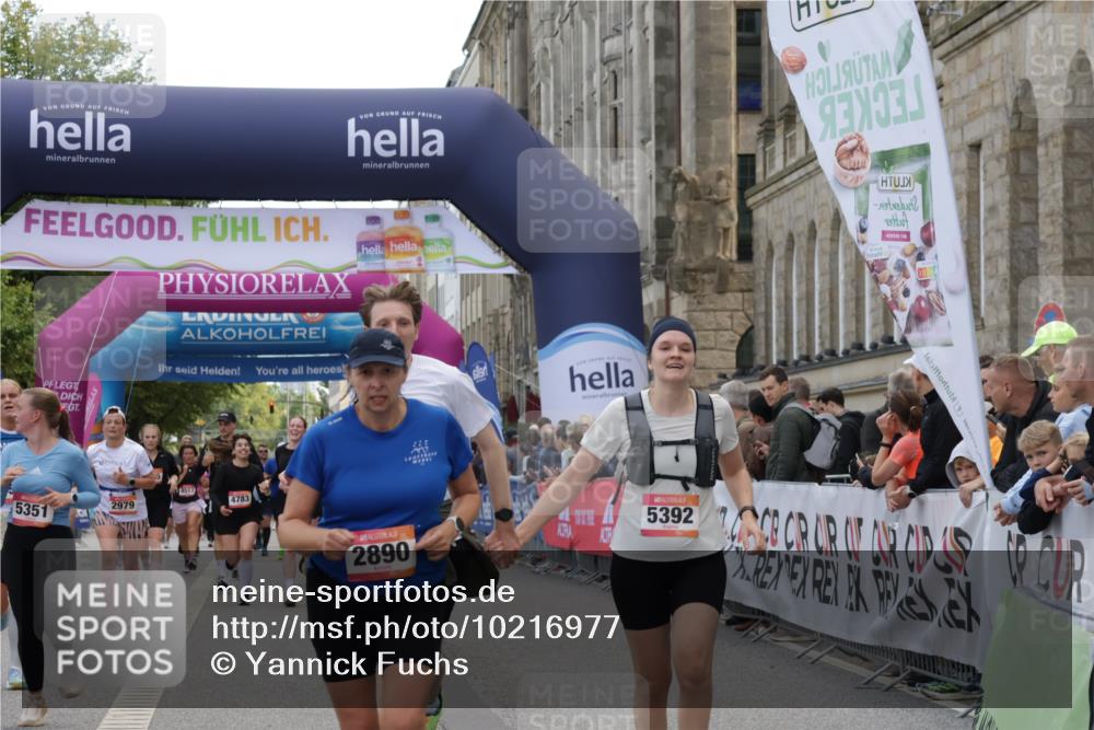 06.09.2026 - CURREX Alsterlauf Yannick Fuchs http://msf.ph/oto/10216977 06.09.2026 10:11:12 Ziel 2324, 2889, 2890, 4409, 5268, 5327, 5351, 5392, 5393, 5496, 5498, 5499, 5500, 5532, 5818, 5888, 6100 meine-sportfotos.de