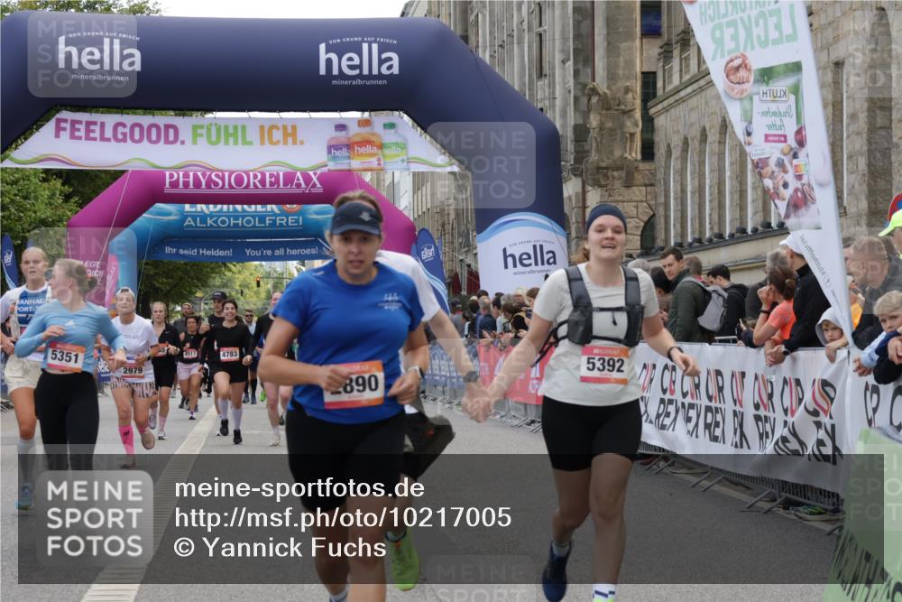 06.09.2026 - CURREX Alsterlauf Yannick Fuchs http://msf.ph/oto/10217005 06.09.2026 10:11:12 Ziel 2324, 2889, 2890, 4409, 5268, 5327, 5351, 5392, 5393, 5496, 5498, 5499, 5500, 5532, 5818, 5888, 6100 meine-sportfotos.de