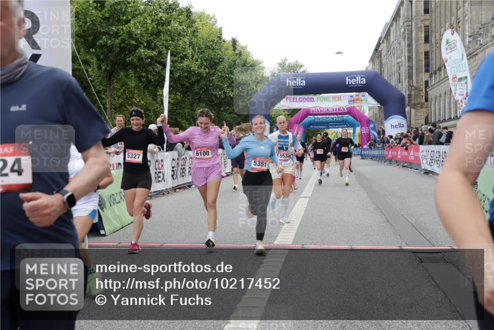 06.09.2026 - CURREX Alsterlauf Yannick Fuchs http://msf.ph/oto/10217452 06.09.2026 10:11:15 Ziel 2324, 2889, 2890, 2979, 2980, 4409, 4782, 4783, 5268, 5327, 5351, 5392, 5393, 5496, 5498, 5499, 5500, 5532, 5818, 6100, 6103 meine-sportfotos.de