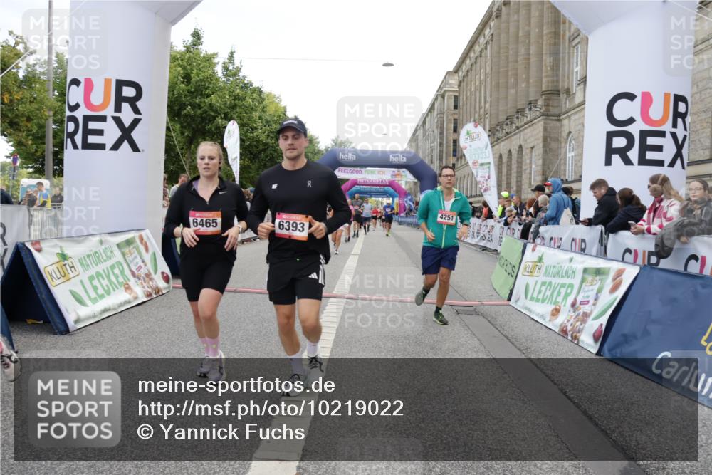 06.09.2026 - CURREX Alsterlauf Yannick Fuchs http://msf.ph/oto/10219022 06.09.2026 10:11:22 Ziel 2352, 2979, 2980, 4251, 4442, 4517, 4612, 4782, 4783, 5327, 5351, 5532, 5647, 6100, 6103, 6393, 6465 meine-sportfotos.de