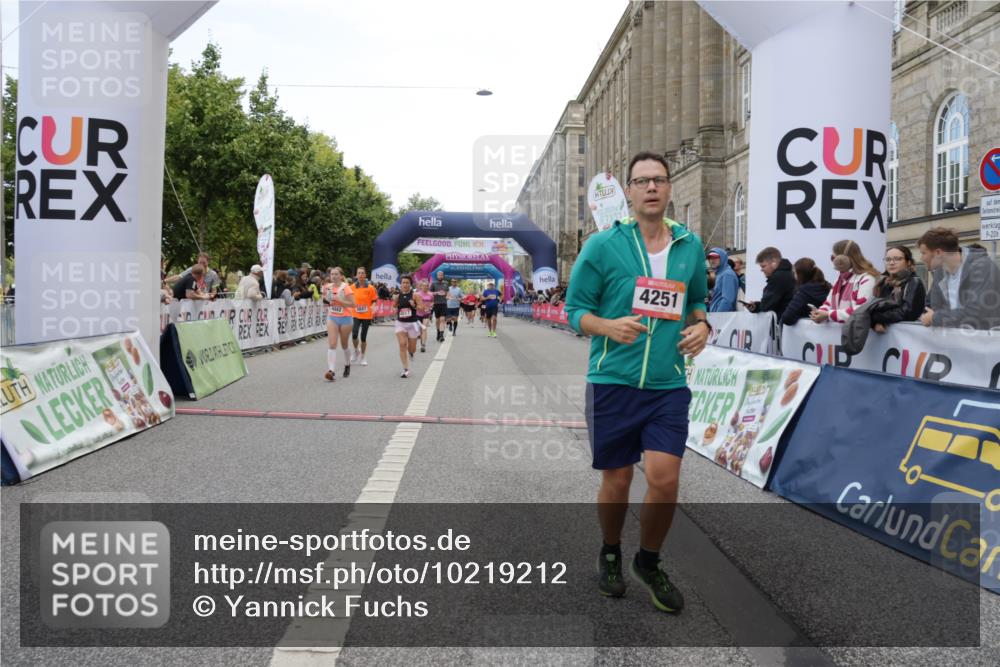 06.09.2026 - CURREX Alsterlauf Yannick Fuchs http://msf.ph/oto/10219212 06.09.2026 10:11:23 Ziel 2014, 2352, 2979, 2980, 4251, 4442, 4517, 4612, 4782, 4783, 5532, 5647, 6100, 6103, 6393, 6465 meine-sportfotos.de