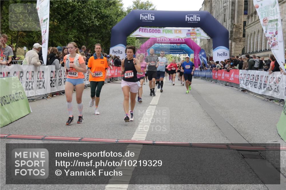 06.09.2026 - CURREX Alsterlauf Yannick Fuchs http://msf.ph/oto/10219329 06.09.2026 10:11:23 Ziel 2014, 2352, 2979, 2980, 4251, 4442, 4517, 4612, 4782, 4783, 5532, 5647, 6100, 6103, 6393, 6465 meine-sportfotos.de
