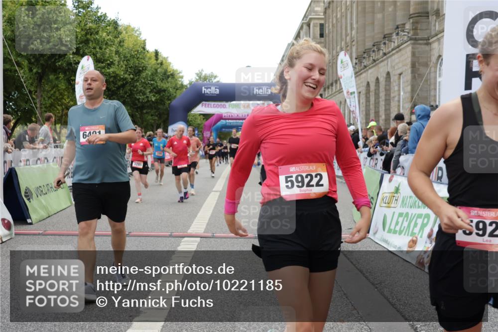 06.09.2026 - CURREX Alsterlauf Yannick Fuchs http://msf.ph/oto/10221185 06.09.2026 10:11:34 Ziel 2014, 2352, 2356, 2446, 3284, 3285, 3360, 3373, 3652, 3922, 4188, 4189, 5226, 5279, 5451, 5458, 5922, 5923, 6491, 8004, 8007, 8145, 8146 meine-sportfotos.de