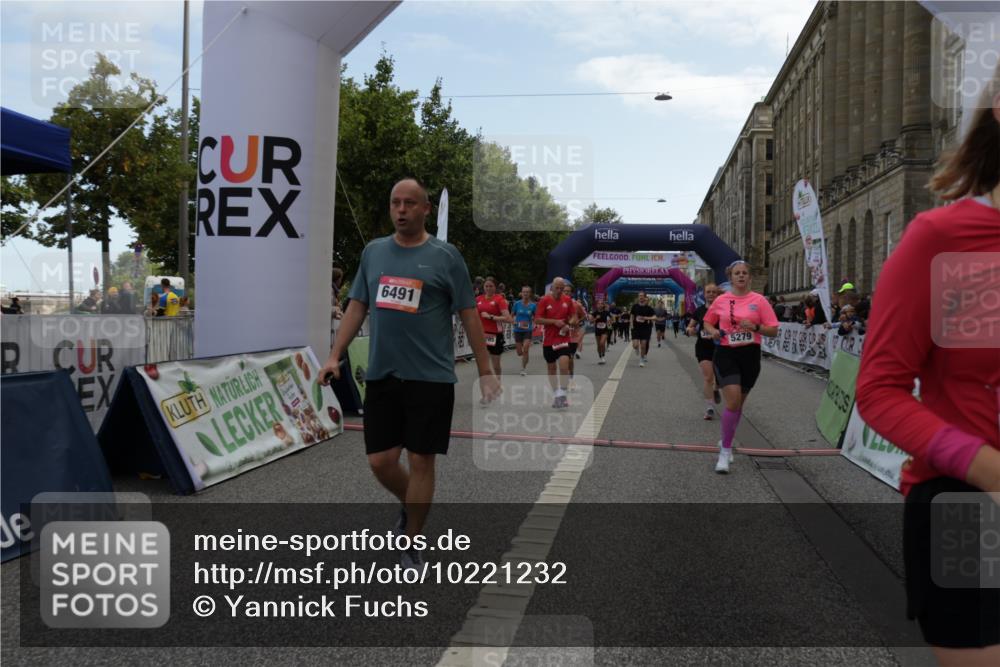 06.09.2026 - CURREX Alsterlauf Yannick Fuchs http://msf.ph/oto/10221232 06.09.2026 10:11:35 Ziel 2014, 2356, 2446, 3284, 3285, 3360, 3373, 3652, 3922, 4188, 4189, 5226, 5279, 5451, 5458, 5922, 5923, 6491, 8004, 8007, 8145, 8146 meine-sportfotos.de