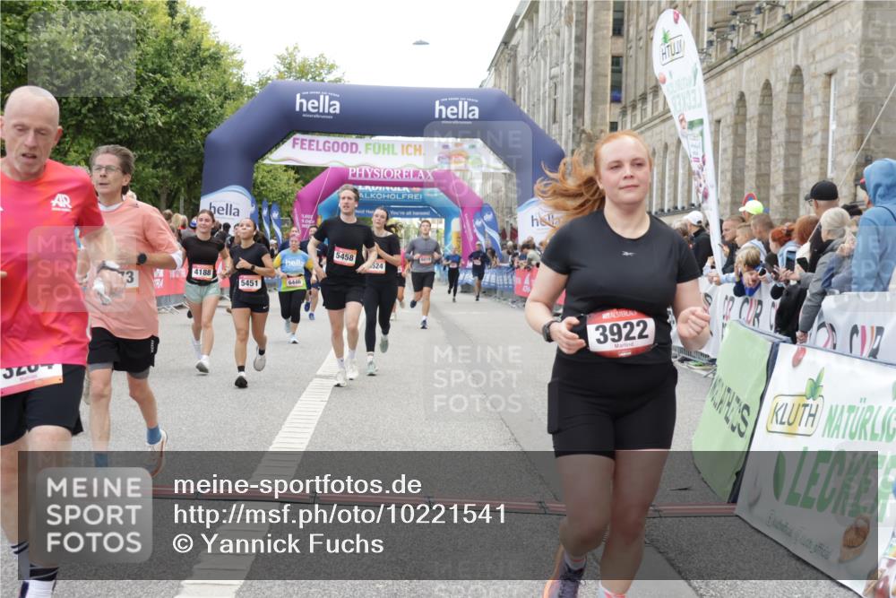 06.09.2026 - CURREX Alsterlauf Yannick Fuchs http://msf.ph/oto/10221541 06.09.2026 10:11:37 Ziel 2356, 2446, 3284, 3285, 3360, 3373, 3922, 4188, 4189, 5226, 5279, 5451, 5458, 5922, 5923, 6446, 6491, 8004, 8007, 8145, 8146 meine-sportfotos.de