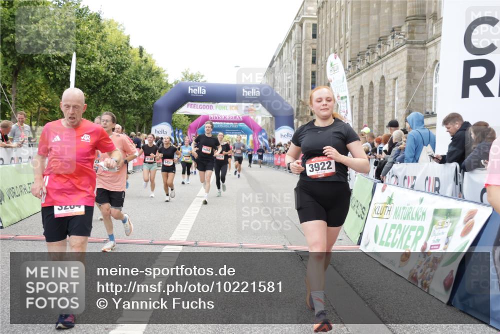 06.09.2026 - CURREX Alsterlauf Yannick Fuchs http://msf.ph/oto/10221581 06.09.2026 10:11:37 Ziel 2356, 2446, 3284, 3285, 3360, 3373, 3922, 4188, 4189, 5226, 5279, 5451, 5458, 5922, 5923, 6446, 6491, 8004, 8007, 8145, 8146 meine-sportfotos.de