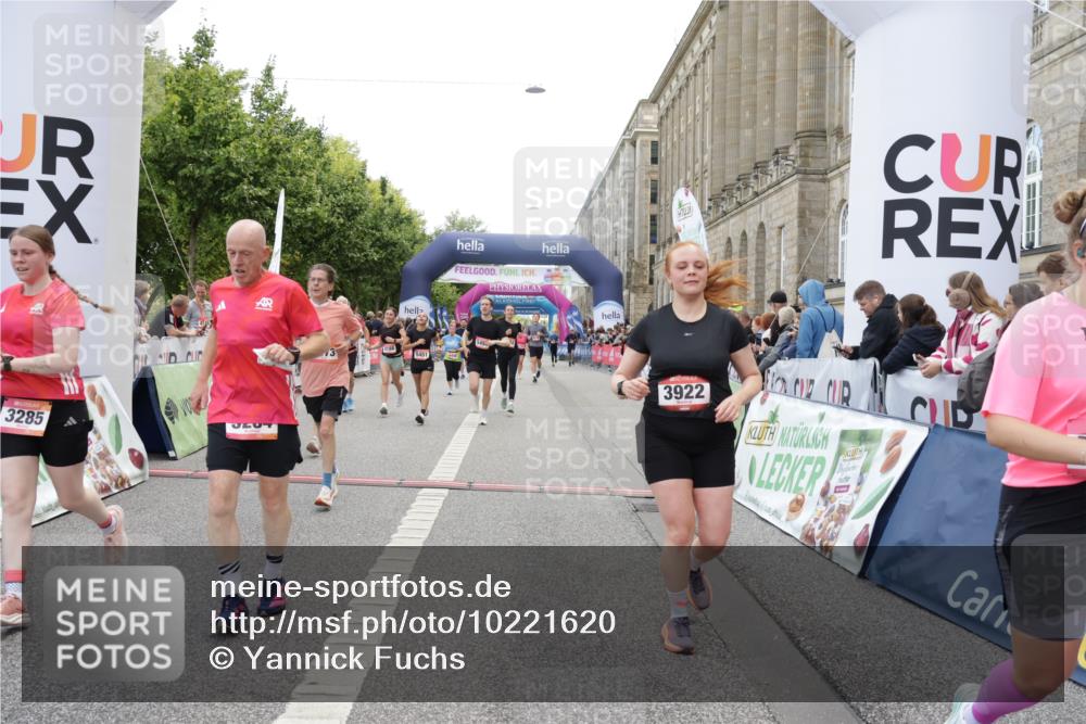 06.09.2026 - CURREX Alsterlauf Yannick Fuchs http://msf.ph/oto/10221620 06.09.2026 10:11:37 Ziel 2356, 2446, 3284, 3285, 3360, 3373, 3922, 4188, 4189, 5226, 5279, 5451, 5458, 5922, 5923, 6446, 6491, 8004, 8007, 8145, 8146 meine-sportfotos.de