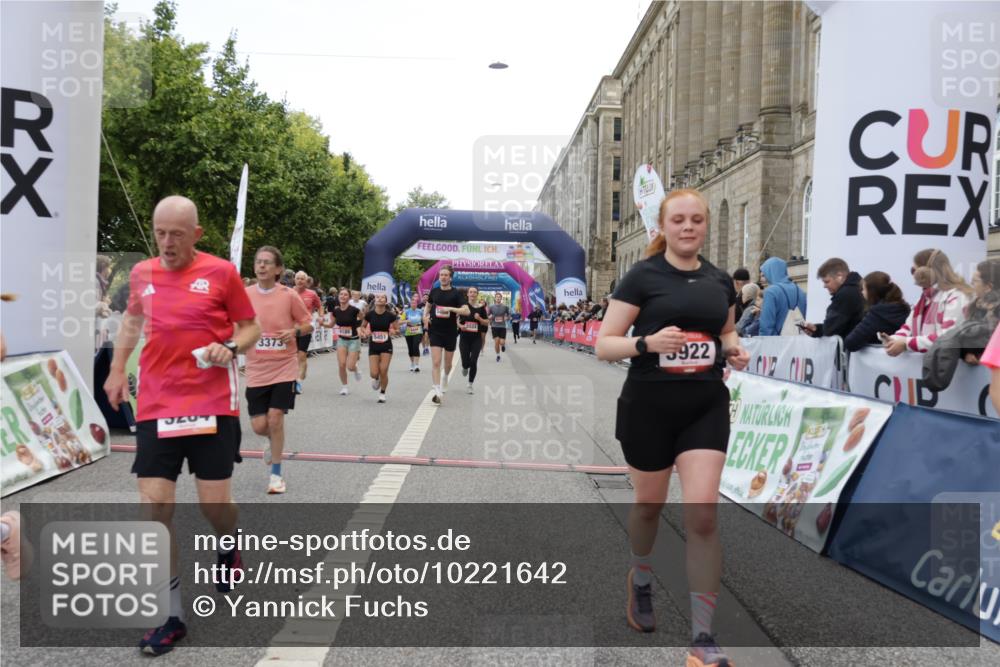 06.09.2026 - CURREX Alsterlauf Yannick Fuchs http://msf.ph/oto/10221642 06.09.2026 10:11:37 Ziel 2356, 2446, 3284, 3285, 3360, 3373, 3922, 4188, 4189, 5226, 5279, 5451, 5458, 5922, 5923, 6446, 6491, 8004, 8007, 8145, 8146 meine-sportfotos.de