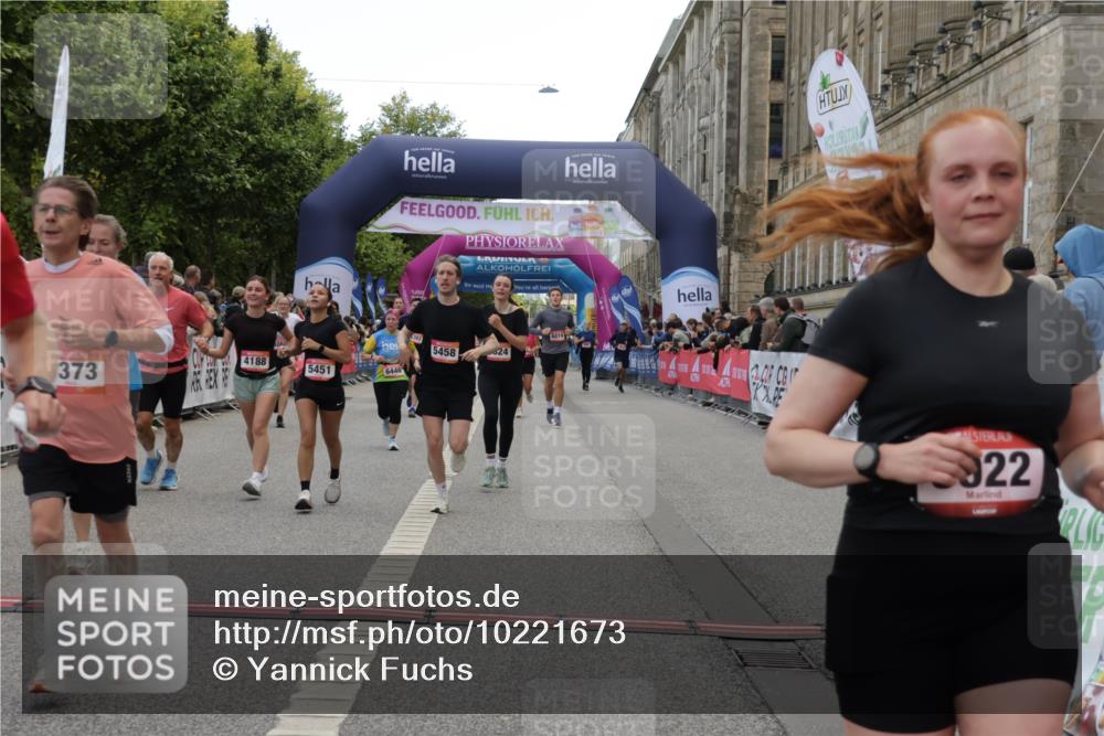 06.09.2026 - CURREX Alsterlauf Yannick Fuchs http://msf.ph/oto/10221673 06.09.2026 10:11:37 Ziel 2356, 2446, 3284, 3285, 3360, 3373, 3922, 4188, 4189, 5226, 5279, 5451, 5458, 5922, 5923, 6446, 6491, 8004, 8007, 8145, 8146 meine-sportfotos.de