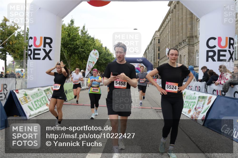06.09.2026 - CURREX Alsterlauf Yannick Fuchs http://msf.ph/oto/10222427 06.09.2026 10:11:42 Ziel 2125, 2356, 3060, 3284, 3285, 3373, 3704, 3922, 4188, 4189, 4611, 5279, 5451, 5458, 6019, 6166, 6362, 6446 meine-sportfotos.de