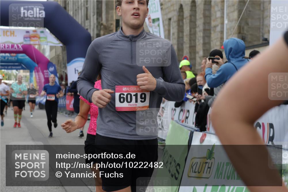 06.09.2026 - CURREX Alsterlauf Yannick Fuchs http://msf.ph/oto/10222482 06.09.2026 10:11:44 Ziel 2125, 2356, 2701, 3060, 3373, 3662, 3663, 3704, 4188, 4189, 4276, 4611, 5451, 5458, 6019, 6166, 6362, 6446, 8165, 8166 meine-sportfotos.de