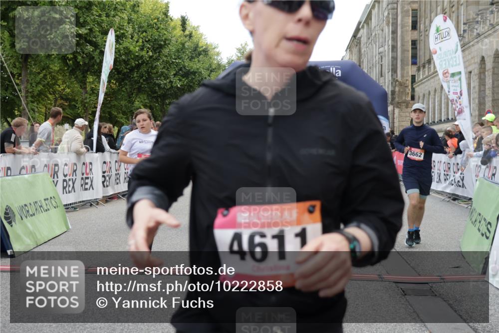 06.09.2026 - CURREX Alsterlauf Yannick Fuchs http://msf.ph/oto/10222858 06.09.2026 10:11:47 Ziel 2110, 2125, 2192, 2701, 3060, 3662, 3663, 3704, 4276, 4611, 6019, 6166, 6362, 6446, 6467, 8165, 8166 meine-sportfotos.de