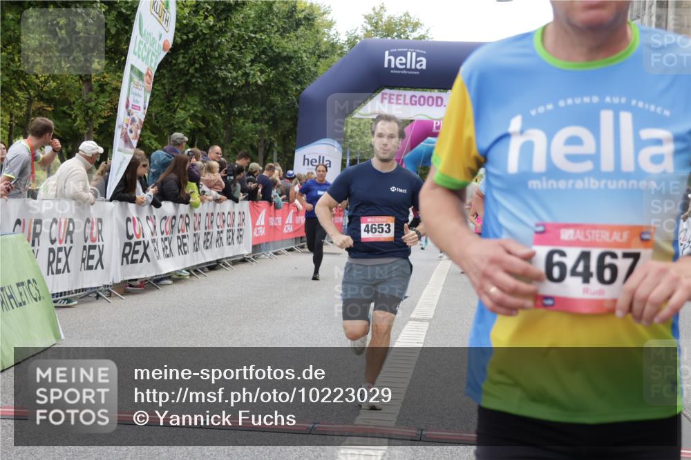 06.09.2026 - CURREX Alsterlauf Yannick Fuchs http://msf.ph/oto/10223029 06.09.2026 10:11:54 Ziel 2110, 2192, 2701, 3198, 3662, 3663, 3776, 4276, 4653, 5197, 5292, 6467, 8165, 8166 meine-sportfotos.de