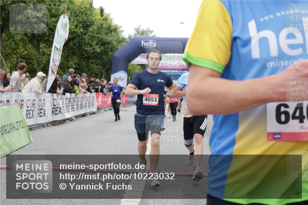 06.09.2026 - CURREX Alsterlauf Yannick Fuchs http://msf.ph/oto/10223032 06.09.2026 10:11:55 Ziel 2110, 2192, 2701, 3198, 3662, 3663, 3776, 3777, 4276, 4653, 4787, 4790, 5197, 5292, 6467, 8165, 8166 meine-sportfotos.de