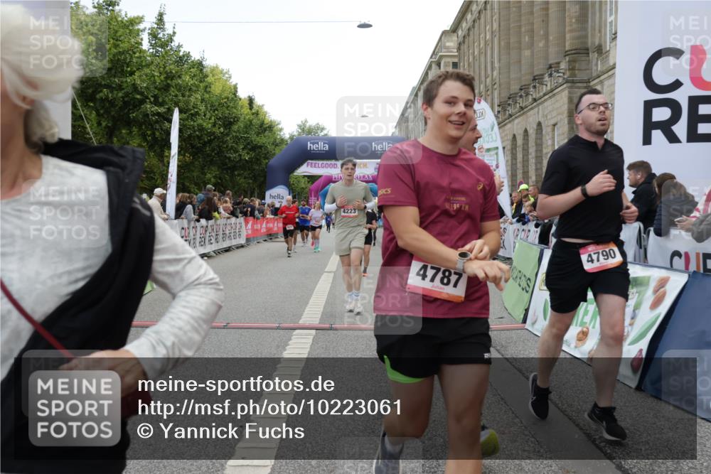 06.09.2026 - CURREX Alsterlauf Yannick Fuchs http://msf.ph/oto/10223061 06.09.2026 10:12:01 Ziel 3198, 3761, 3776, 3777, 4223, 4653, 4787, 4790, 4946, 5292 meine-sportfotos.de