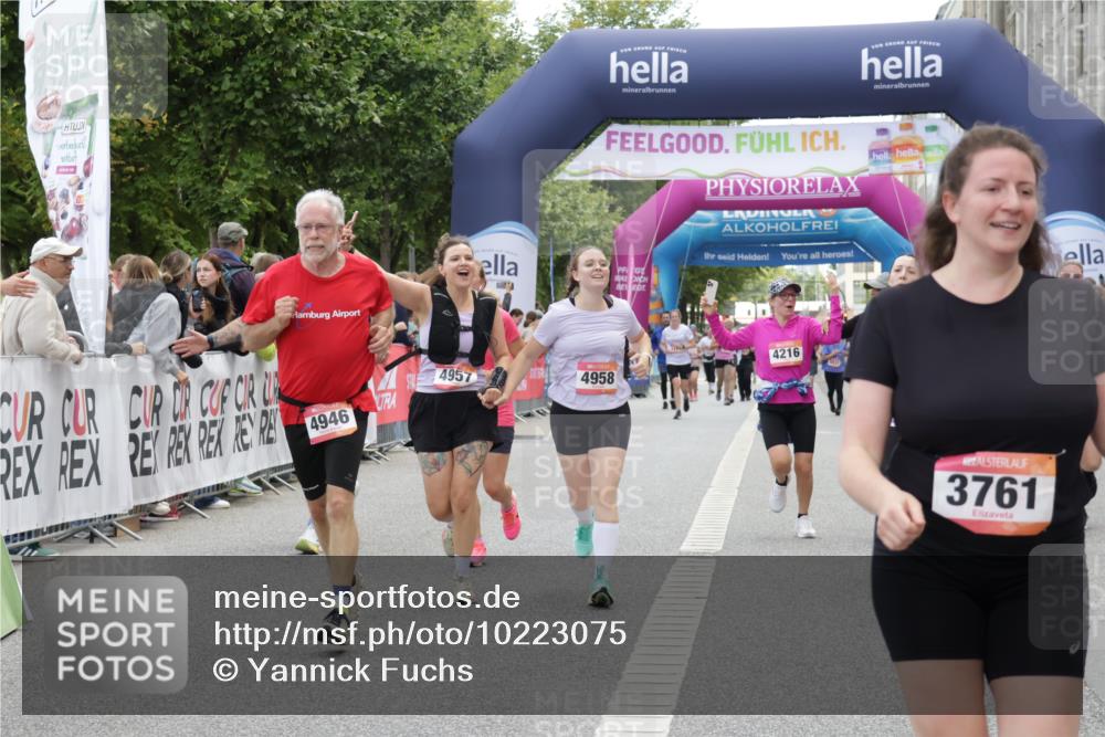 06.09.2026 - CURREX Alsterlauf Yannick Fuchs http://msf.ph/oto/10223075 06.09.2026 10:12:05 Ziel 3108, 3128, 3198, 3557, 3761, 3776, 3777, 4215, 4216, 4223, 4787, 4790, 4946, 4957, 4958, 6271 meine-sportfotos.de