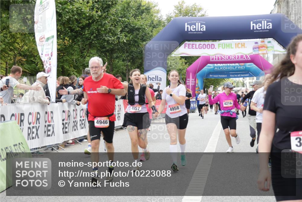 06.09.2026 - CURREX Alsterlauf Yannick Fuchs http://msf.ph/oto/10223088 06.09.2026 10:12:05 Ziel 3108, 3128, 3198, 3557, 3761, 3776, 3777, 4215, 4216, 4223, 4787, 4790, 4946, 4957, 4958, 6271 meine-sportfotos.de