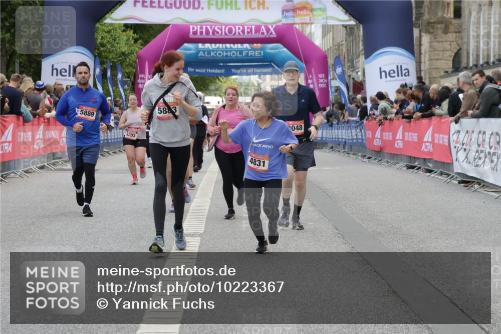 06.09.2026 - CURREX Alsterlauf Yannick Fuchs http://msf.ph/oto/10223367 06.09.2026 10:12:18 Ziel 3048, 3111, 3601, 4063, 4831, 4948, 5573, 5883, 5889 meine-sportfotos.de