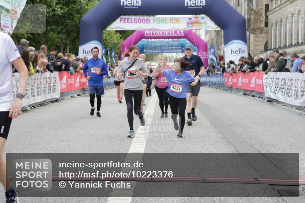 06.09.2026 - CURREX Alsterlauf Yannick Fuchs http://msf.ph/oto/10223376 06.09.2026 10:12:18 Ziel 3048, 3111, 3601, 4063, 4831, 4948, 5573, 5883, 5889 meine-sportfotos.de