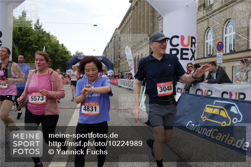 06.09.2026 - CURREX Alsterlauf Yannick Fuchs http://msf.ph/oto/10224989 06.09.2026 10:12:23 Ziel 3048, 3111, 3112, 4063, 4831, 4948, 5203, 5220, 5573, 5883, 5889, 6266 meine-sportfotos.de