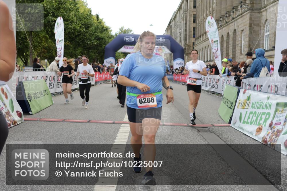 06.09.2026 - CURREX Alsterlauf Yannick Fuchs http://msf.ph/oto/10225007 06.09.2026 10:12:27 Ziel 3048, 3112, 3173, 3244, 3245, 4421, 4810, 4831, 4948, 5185, 5203, 5220, 5285, 5573, 5883, 5889, 6266 meine-sportfotos.de