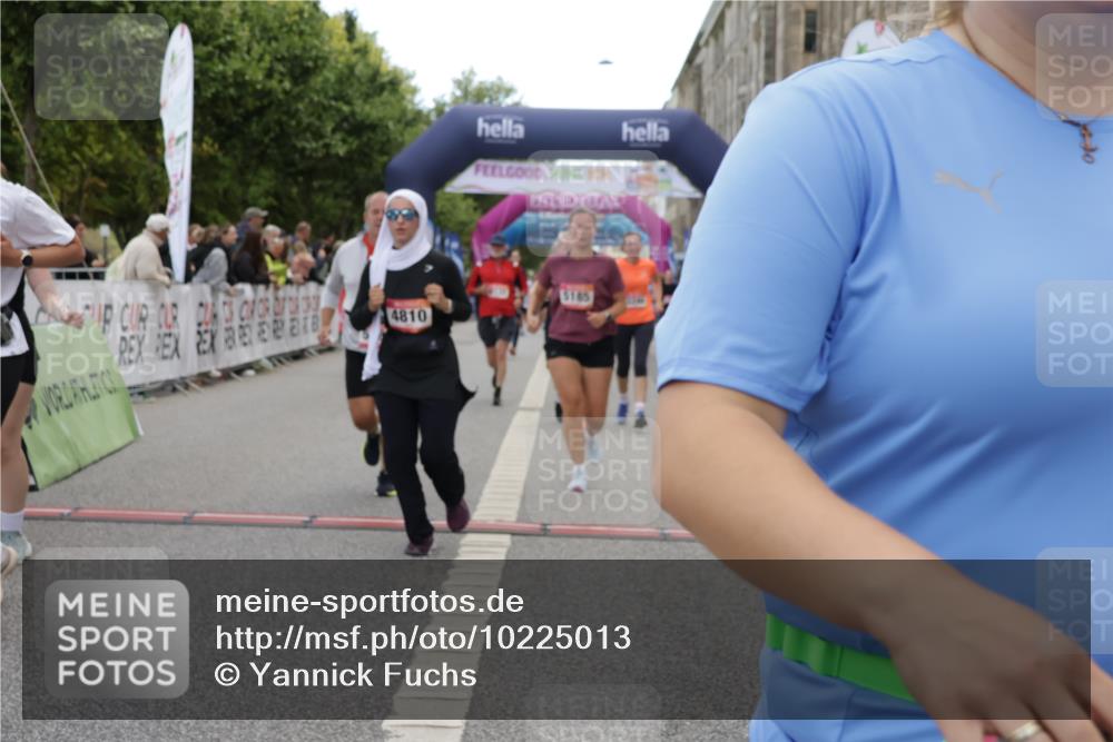 06.09.2026 - CURREX Alsterlauf Yannick Fuchs http://msf.ph/oto/10225013 06.09.2026 10:12:29 Ziel 2132, 3048, 3112, 3173, 3244, 3245, 4421, 4810, 4948, 5185, 5203, 5220, 5285, 5573, 5889, 6094, 6266 meine-sportfotos.de