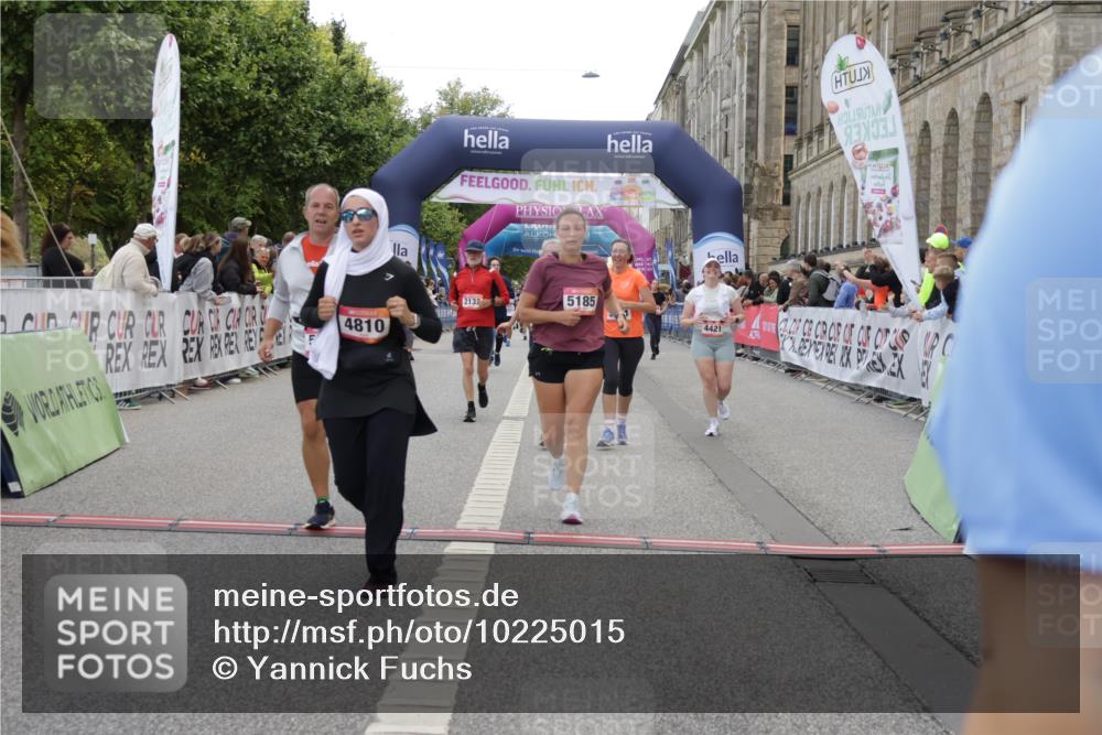 06.09.2026 - CURREX Alsterlauf Yannick Fuchs http://msf.ph/oto/10225015 06.09.2026 10:12:29 Ziel 2132, 3048, 3112, 3173, 3244, 3245, 4421, 4810, 4948, 5185, 5203, 5220, 5285, 5573, 5889, 6094, 6266 meine-sportfotos.de