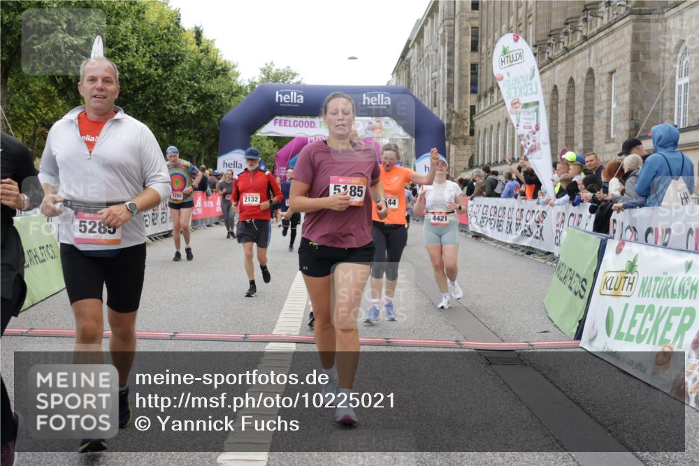 06.09.2026 - CURREX Alsterlauf Yannick Fuchs http://msf.ph/oto/10225021 06.09.2026 10:12:31 Ziel 2132, 2205, 3112, 3173, 3244, 3245, 4421, 4810, 4975, 4976, 5185, 5203, 5220, 5285, 6094, 6266 meine-sportfotos.de