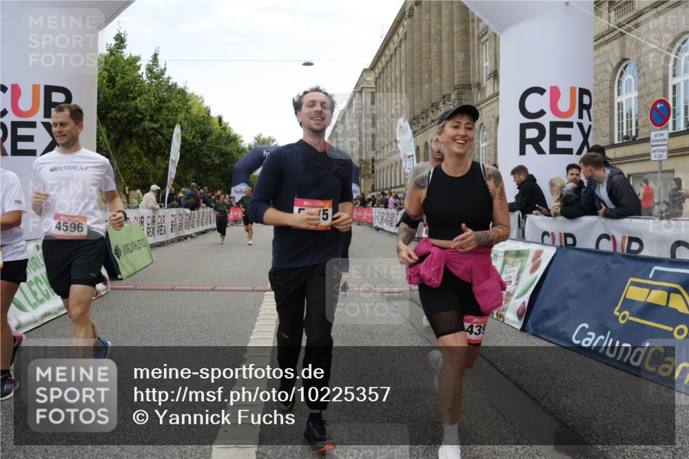 06.09.2026 - CURREX Alsterlauf Yannick Fuchs http://msf.ph/oto/10225357 06.09.2026 10:14:03 Ziel 2555, 2560, 2818, 2866, 2867, 3510, 3992, 3993, 4398, 4595, 4596, 4981, 5438, 5440, 5715, 6289 meine-sportfotos.de
