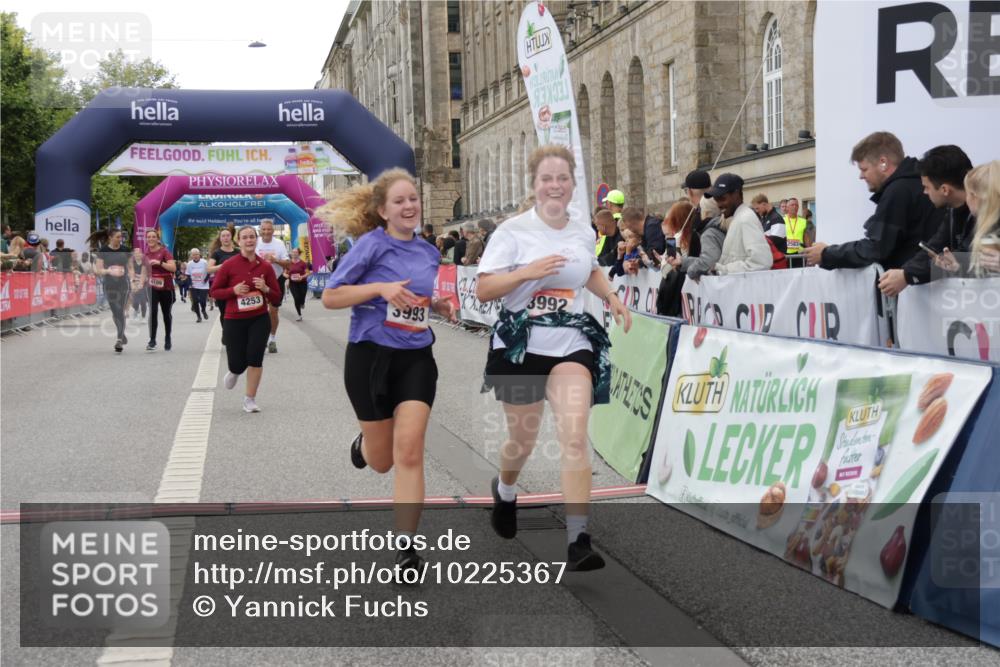 06.09.2026 - CURREX Alsterlauf Yannick Fuchs http://msf.ph/oto/10225367 06.09.2026 10:14:07 Ziel 2866, 2867, 3494, 3510, 3992, 3993, 4109, 4253, 4398, 4595, 4596, 4981, 5506, 5715, 6289 meine-sportfotos.de