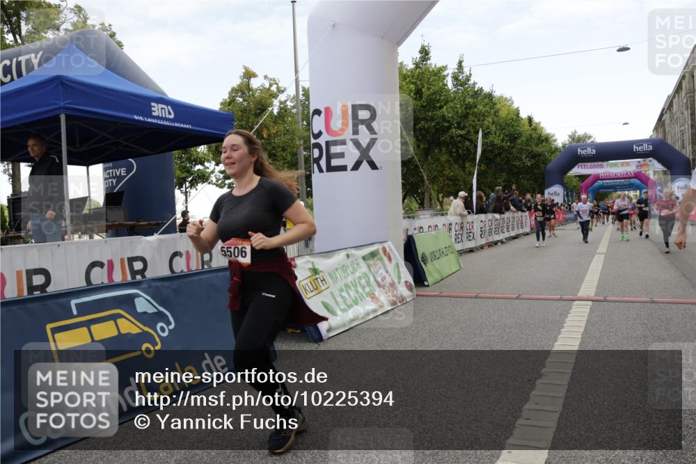 06.09.2026 - CURREX Alsterlauf Yannick Fuchs http://msf.ph/oto/10225394 06.09.2026 10:14:14 Ziel 2800, 2866, 2867, 3039, 3494, 3864, 3986, 3992, 3993, 4109, 4253, 4452, 4637, 5506 meine-sportfotos.de
