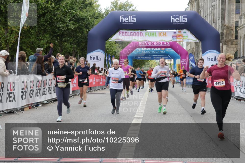 06.09.2026 - CURREX Alsterlauf Yannick Fuchs http://msf.ph/oto/10225396 06.09.2026 10:14:15 Ziel 2800, 3039, 3494, 3864, 3986, 3992, 3993, 4109, 4253, 4452, 4637, 5183, 5506 meine-sportfotos.de