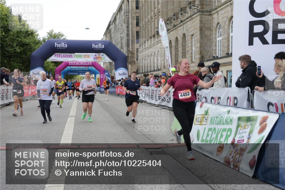 06.09.2026 - CURREX Alsterlauf Yannick Fuchs http://msf.ph/oto/10225404 06.09.2026 10:14:17 Ziel 2800, 3039, 3494, 3513, 3864, 3986, 4109, 4253, 4452, 4637, 5183, 5475, 5506 meine-sportfotos.de