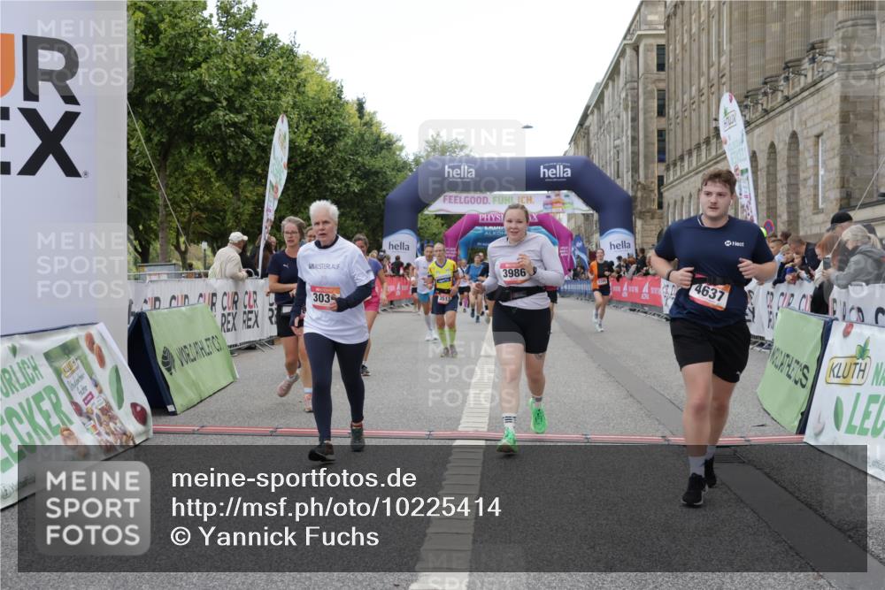 06.09.2026 - CURREX Alsterlauf Yannick Fuchs http://msf.ph/oto/10225414 06.09.2026 10:14:19 Ziel 2800, 3039, 3418, 3513, 3864, 3986, 4109, 4452, 4637, 5183, 5363, 5395, 5475, 5506, 6052 meine-sportfotos.de