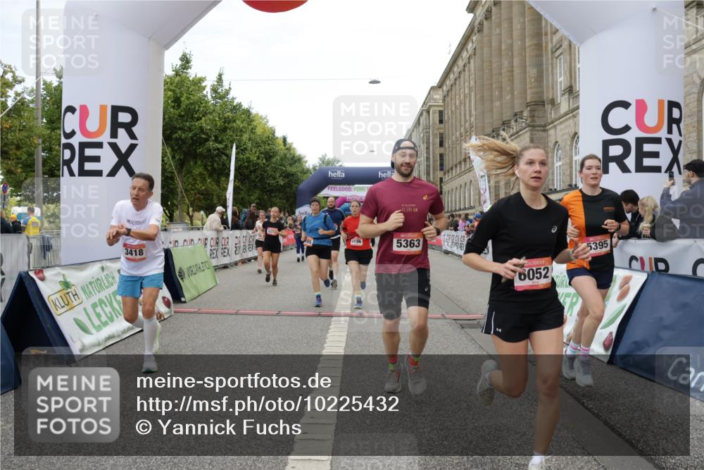 06.09.2026 - CURREX Alsterlauf Yannick Fuchs http://msf.ph/oto/10225432 06.09.2026 10:14:24 Ziel 3039, 3418, 3513, 3864, 3986, 4036, 4196, 4205, 4637, 4885, 5002, 5183, 5255, 5363, 5395, 5449, 5475, 6052 meine-sportfotos.de