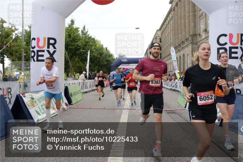 06.09.2026 - CURREX Alsterlauf Yannick Fuchs http://msf.ph/oto/10225433 06.09.2026 10:14:24 Ziel 3039, 3418, 3513, 3864, 3986, 4036, 4196, 4205, 4637, 4885, 5002, 5183, 5255, 5363, 5395, 5449, 5475, 6052 meine-sportfotos.de