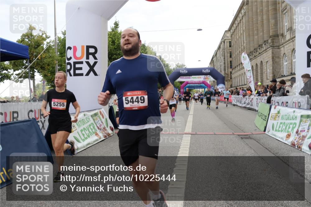 06.09.2026 - CURREX Alsterlauf Yannick Fuchs http://msf.ph/oto/10225444 06.09.2026 10:14:27 Ziel 2138, 2384, 3418, 3513, 3829, 4036, 4196, 4205, 4885, 5002, 5183, 5255, 5363, 5395, 5449, 5475, 6052, 6444 meine-sportfotos.de