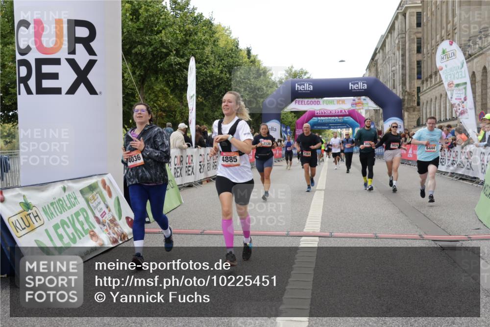 06.09.2026 - CURREX Alsterlauf Yannick Fuchs http://msf.ph/oto/10225451 06.09.2026 10:14:29 Ziel 2138, 2384, 3418, 3513, 3829, 4036, 4196, 4205, 4885, 5002, 5255, 5363, 5395, 5449, 6052, 6444 meine-sportfotos.de