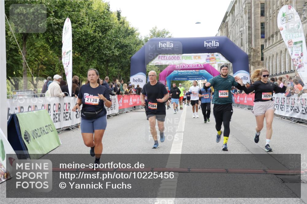 06.09.2026 - CURREX Alsterlauf Yannick Fuchs http://msf.ph/oto/10225456 06.09.2026 10:14:30 Ziel 2138, 2384, 2644, 3418, 3829, 4036, 4196, 4205, 4885, 5002, 5255, 5363, 5395, 5449, 6052, 6444 meine-sportfotos.de