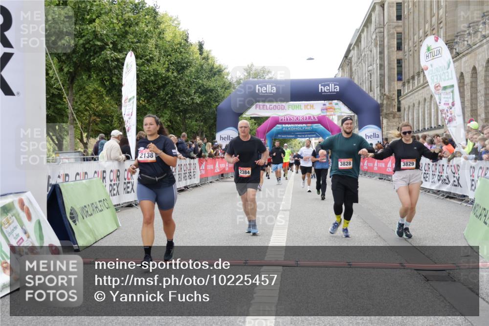 06.09.2026 - CURREX Alsterlauf Yannick Fuchs http://msf.ph/oto/10225457 06.09.2026 10:14:30 Ziel 2138, 2384, 2644, 3418, 3829, 4036, 4196, 4205, 4885, 5002, 5255, 5363, 5395, 5449, 6052, 6444 meine-sportfotos.de