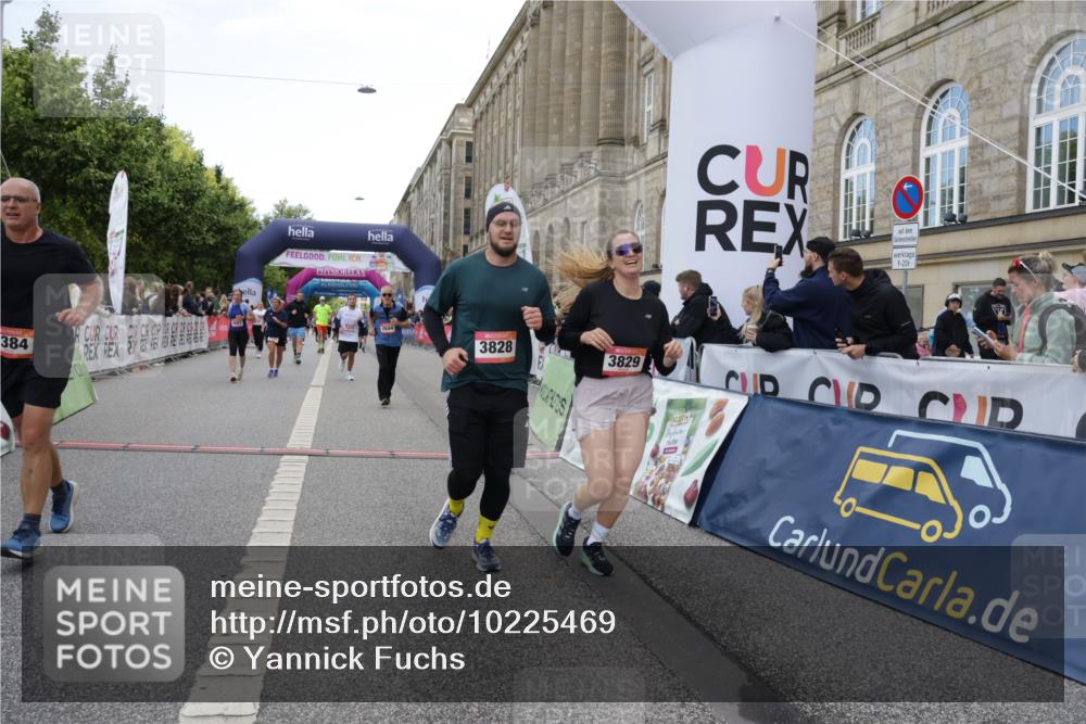 06.09.2026 - CURREX Alsterlauf Yannick Fuchs http://msf.ph/oto/10225469 06.09.2026 10:14:33 Ziel 2138, 2384, 2421, 2644, 3829, 4036, 4683, 4885, 5002, 5255, 5310, 5449, 6444 meine-sportfotos.de