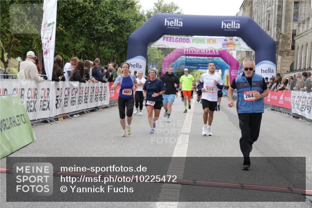 06.09.2026 - CURREX Alsterlauf Yannick Fuchs http://msf.ph/oto/10225472 06.09.2026 10:14:34 Ziel 2138, 2384, 2421, 2644, 3624, 3829, 3907, 4036, 4683, 4885, 5002, 5310, 6444 meine-sportfotos.de