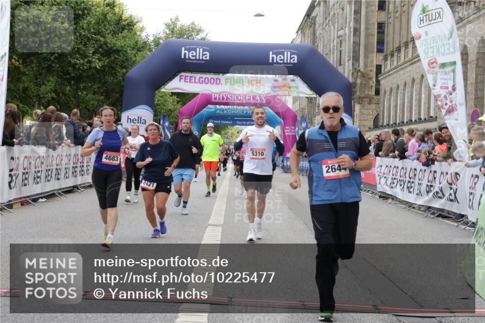 06.09.2026 - CURREX Alsterlauf Yannick Fuchs http://msf.ph/oto/10225477 06.09.2026 10:14:34 Ziel 2138, 2384, 2421, 2644, 3624, 3829, 3907, 4036, 4683, 4885, 5002, 5310, 6444 meine-sportfotos.de