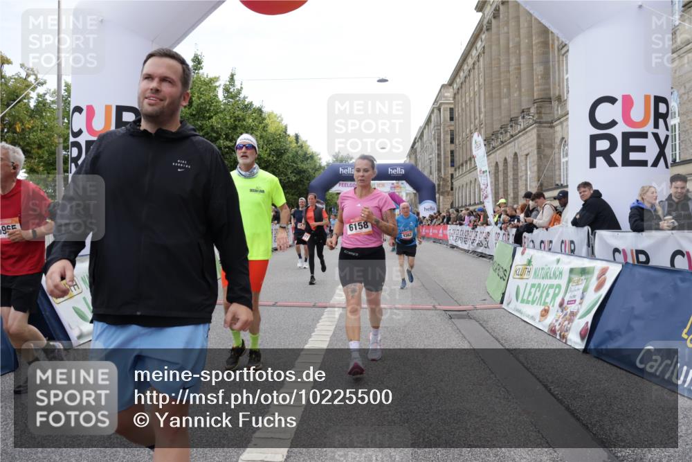 06.09.2026 - CURREX Alsterlauf Yannick Fuchs http://msf.ph/oto/10225500 06.09.2026 10:14:42 Ziel 2421, 2644, 3260, 3624, 3907, 4362, 4677, 4683, 5310, 5533, 5534, 5965, 6158, 6332 meine-sportfotos.de